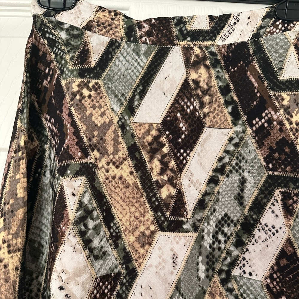 H&M A-Line Skirt with Geometric Design - Picture 7 of 13